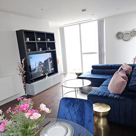 2 Bed Luxurious Apartments Canary Wharf London Exterior photo