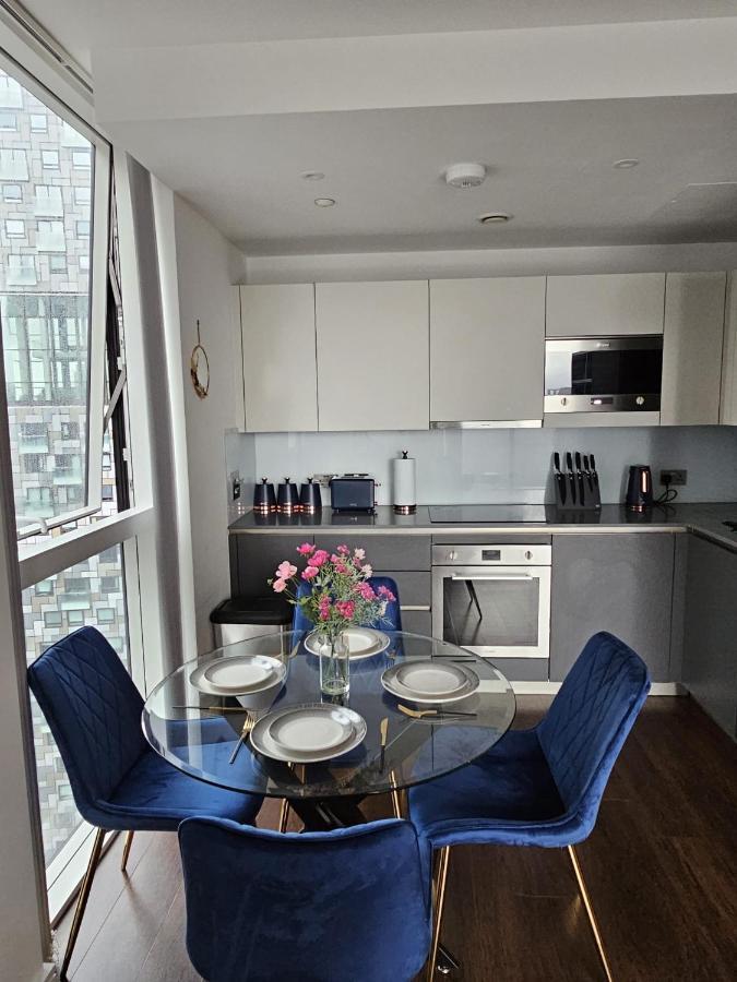 2 Bed Luxurious Apartments Canary Wharf London Exterior photo