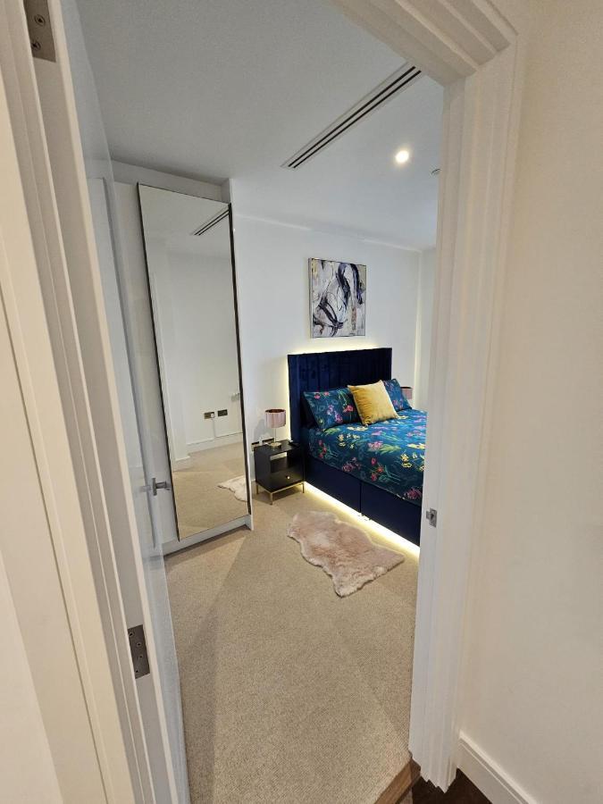 2 Bed Luxurious Apartments Canary Wharf London Exterior photo