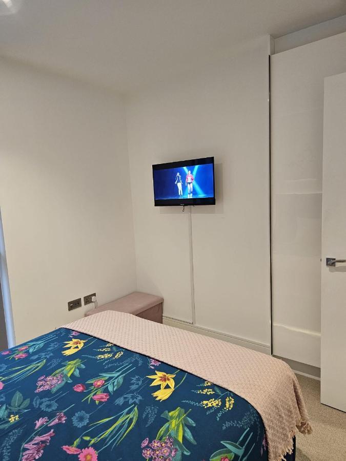 2 Bed Luxurious Apartments Canary Wharf London Exterior photo