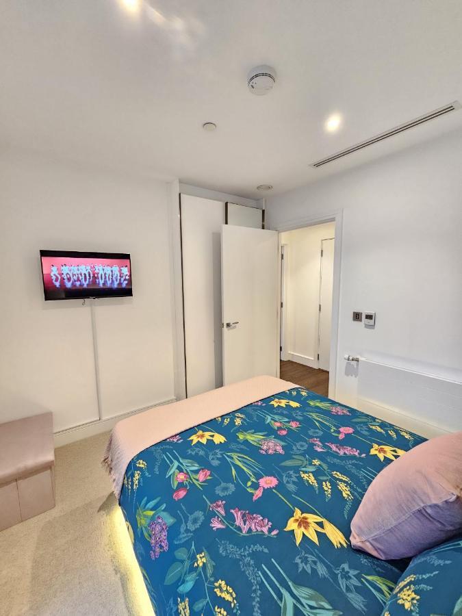 2 Bed Luxurious Apartments Canary Wharf London Exterior photo