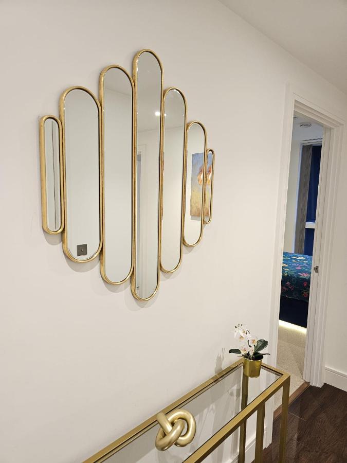 2 Bed Luxurious Apartments Canary Wharf London Exterior photo