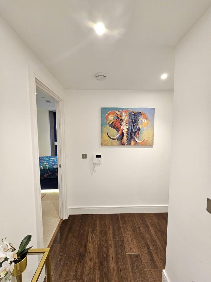2 Bed Luxurious Apartments Canary Wharf London Exterior photo
