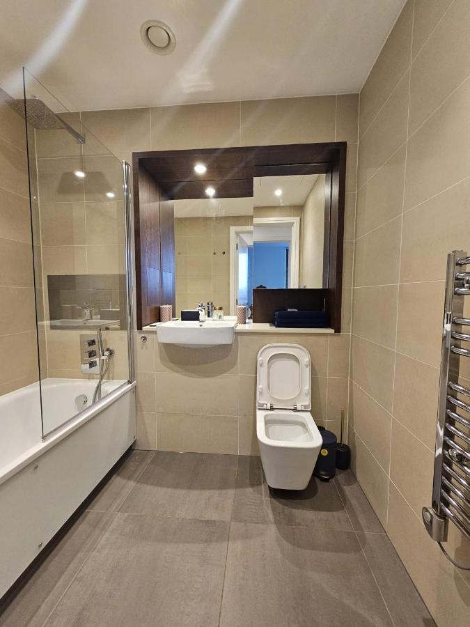 2 Bed Luxurious Apartments Canary Wharf London Exterior photo