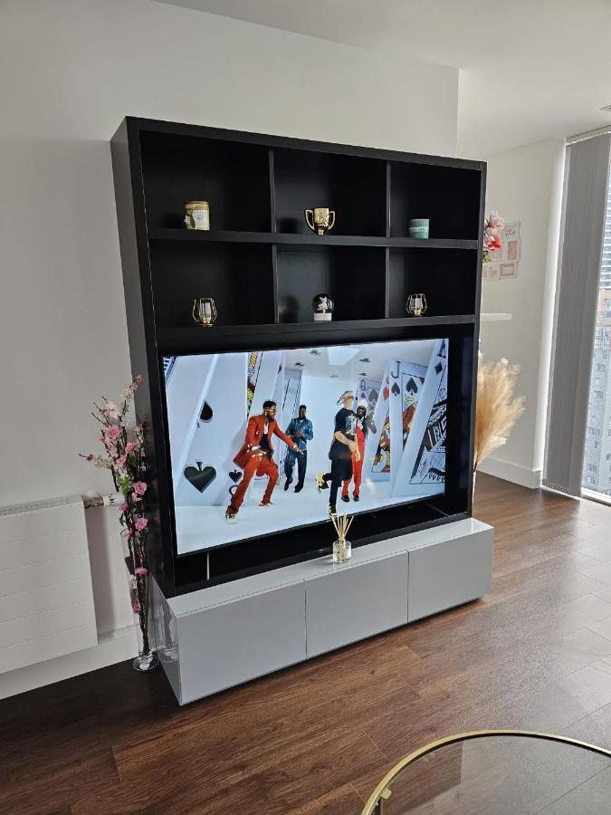 2 Bed Luxurious Apartments Canary Wharf London Exterior photo